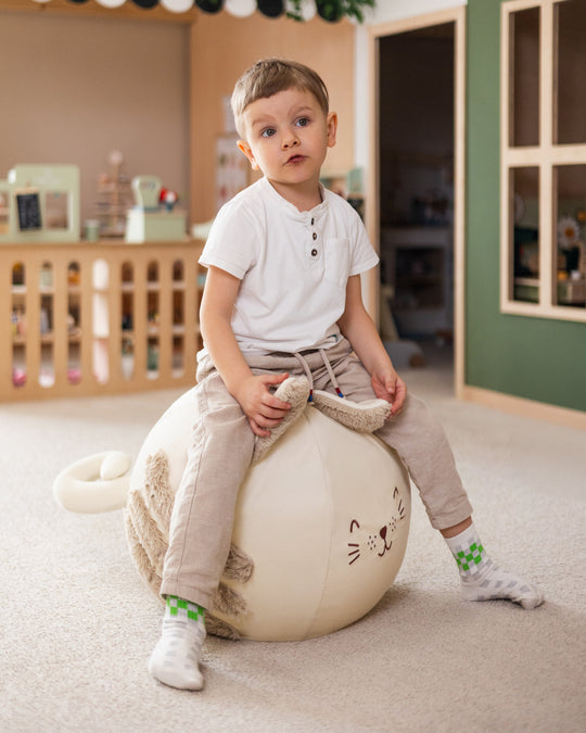 Skákací Kočička Milo | Hravé Skoky