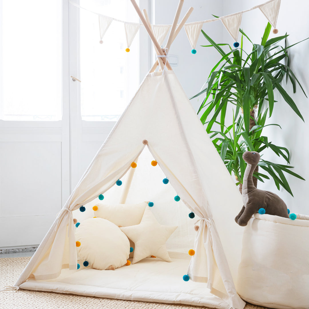 kinderzimmer zelt tipi Tipi Zelt Kinder Creme mit Pompons Kinderzimmer \ | Wild Folks – Wild Folks